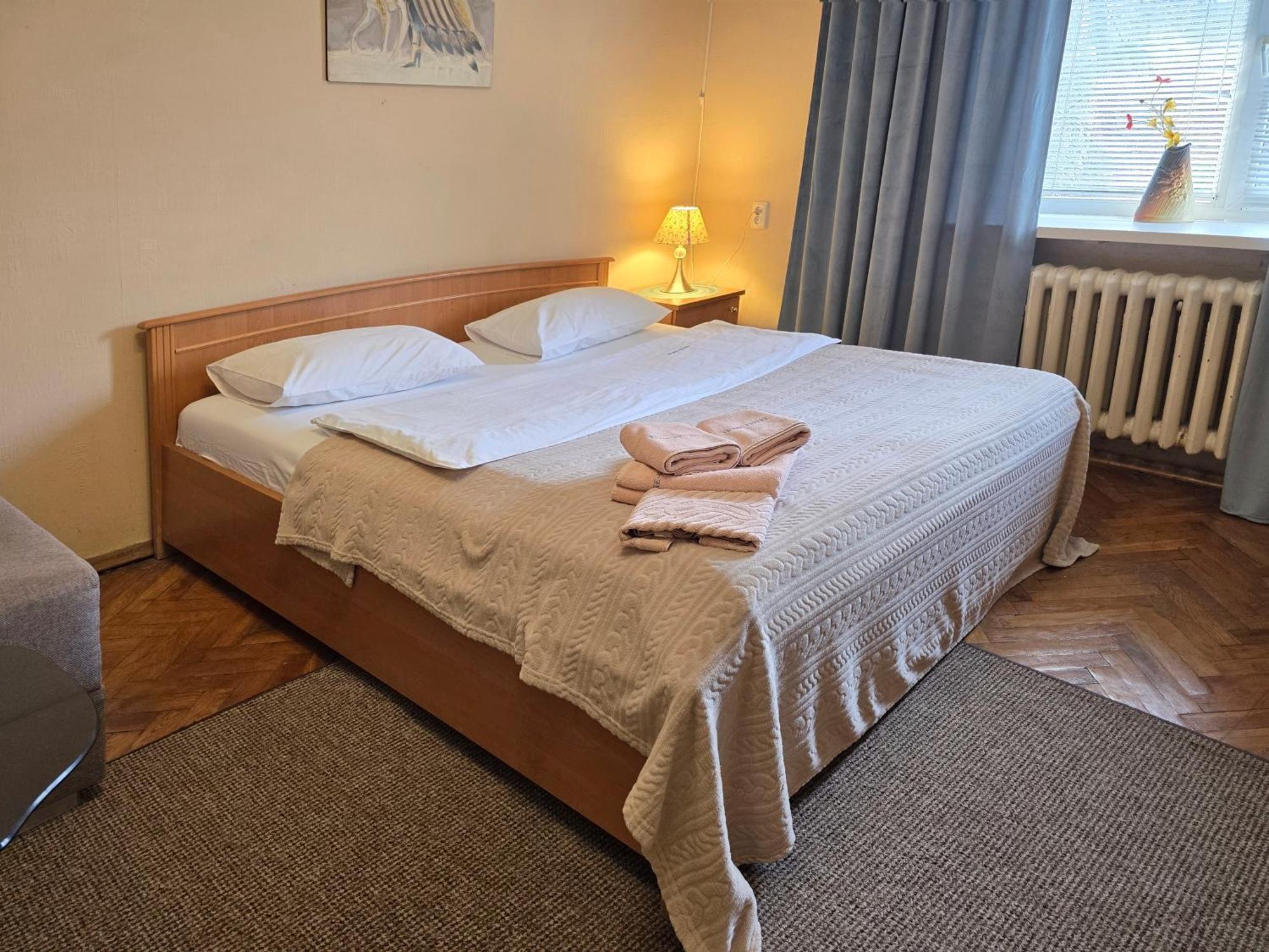 Home Hotel Apartments On Lva Tolstogo Kijev Kültér fotó