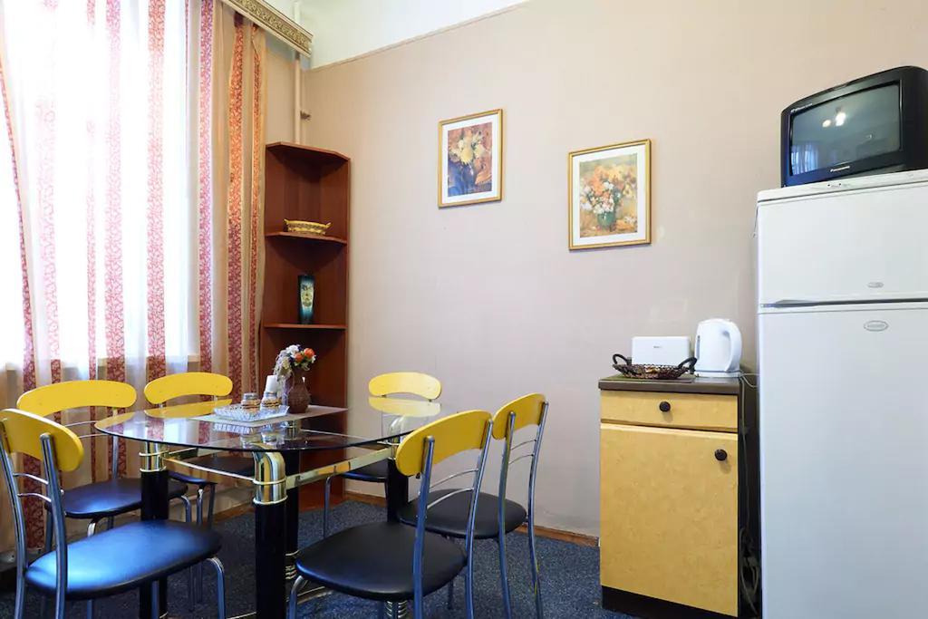 Home Hotel Apartments On Lva Tolstogo Kijev Kültér fotó