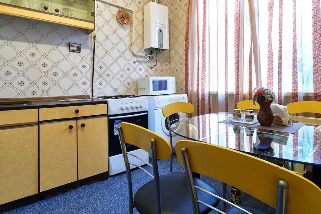 Home Hotel Apartments On Lva Tolstogo Kijev Kültér fotó