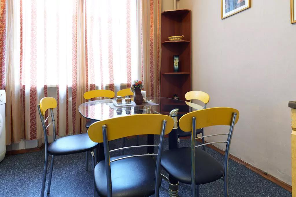 Home Hotel Apartments On Lva Tolstogo Kijev Kültér fotó