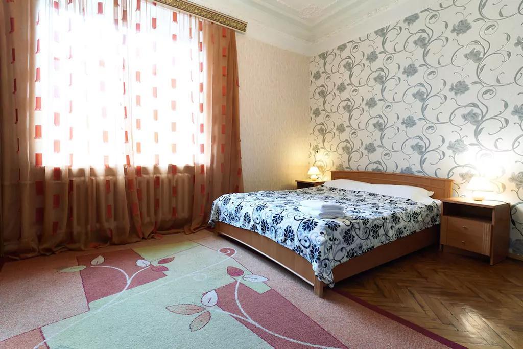 Home Hotel Apartments On Lva Tolstogo Kijev Kültér fotó