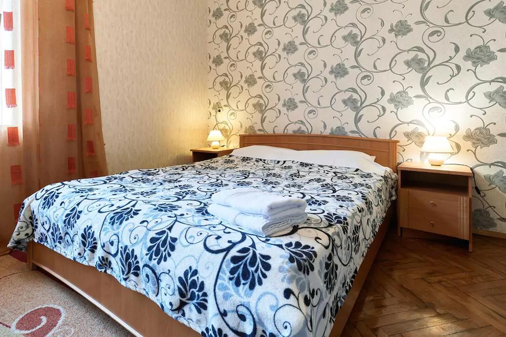 Home Hotel Apartments On Lva Tolstogo Kijev Kültér fotó