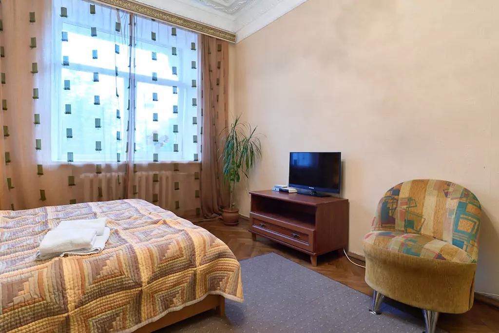Home Hotel Apartments On Lva Tolstogo Kijev Kültér fotó